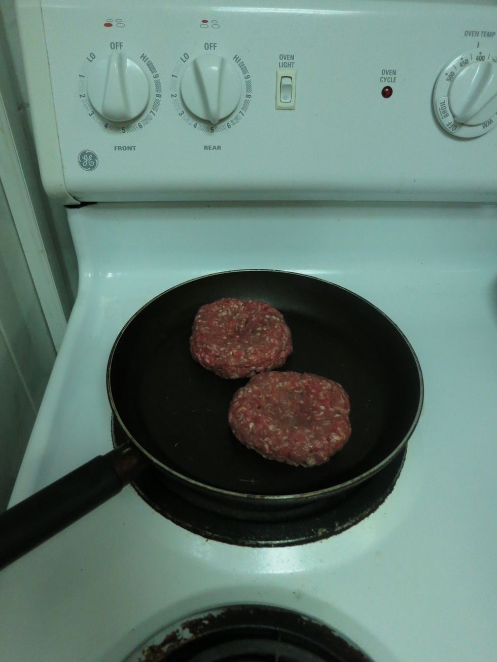 Heat your non-stick pan on medium heat and then start cooking your patty. This method depends on how you want your meat to be cooked. I love medium-well. So I'm cooking it longer.