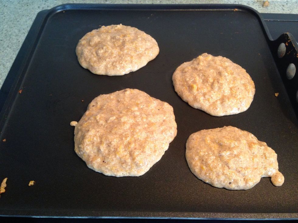 Heat your nonstick griddle over medium high heat. If you don't have a quality griddle, a moderately ok nonstick pan should work, with 1/2 tbsp coconut oil.