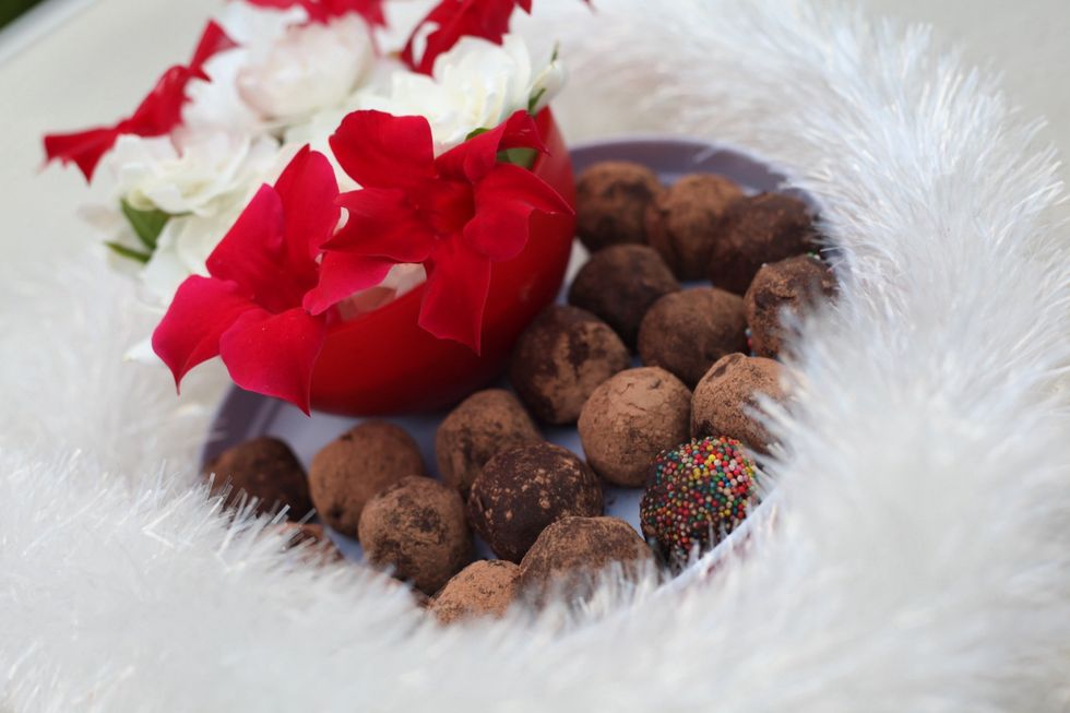 Heavenly taste, No regrets! You can use anything you like to roll your balls in. Hundreds and thousands, desiccated coconut, those Dragee things (I'm learning lol). It's entirely up to you.