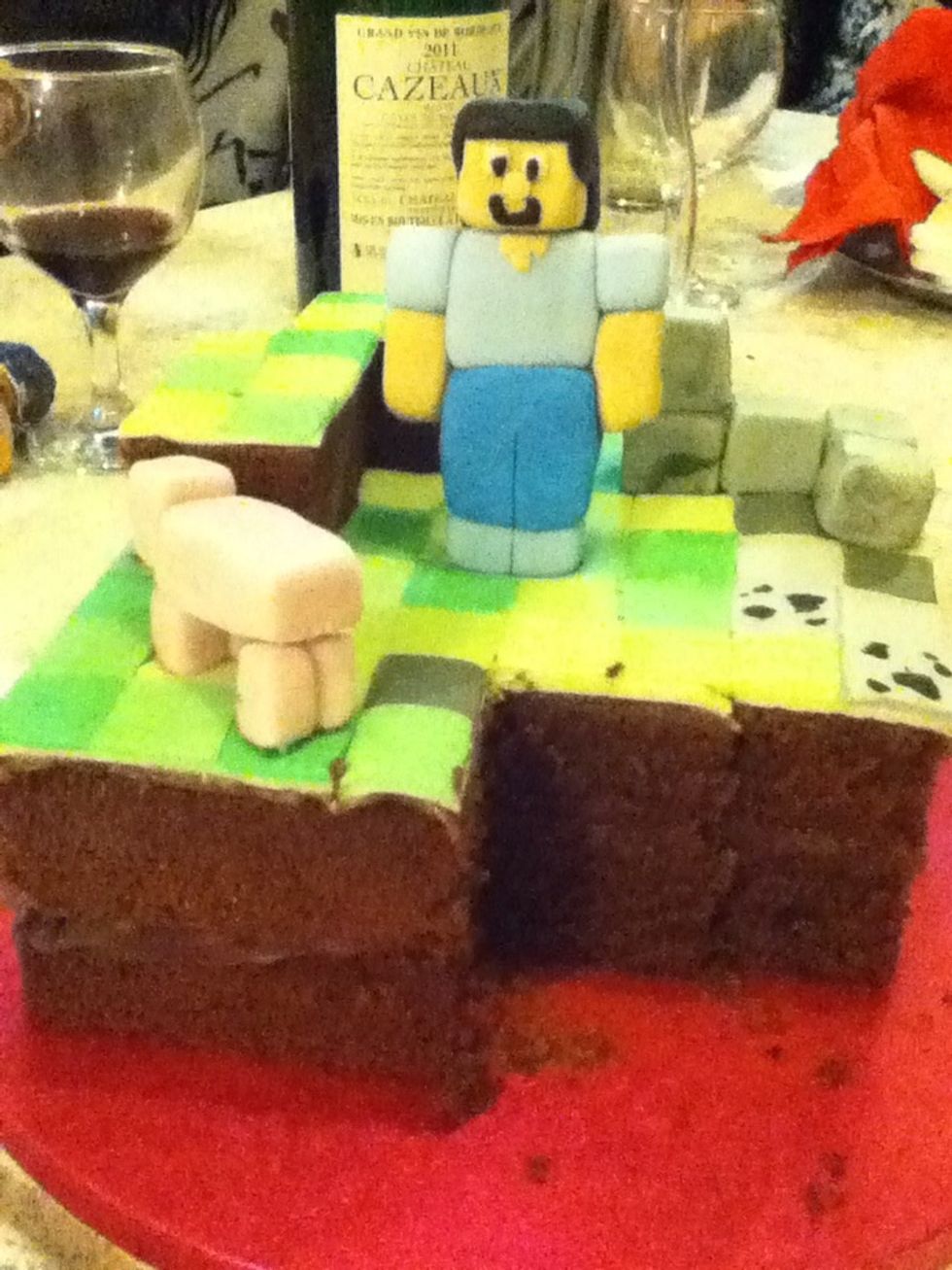 Hehehe. A Minecraft cake I made.