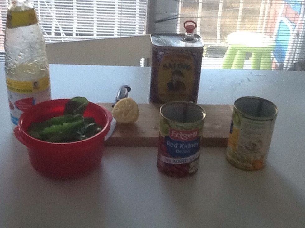Hello! These are the ingredients to making the salad