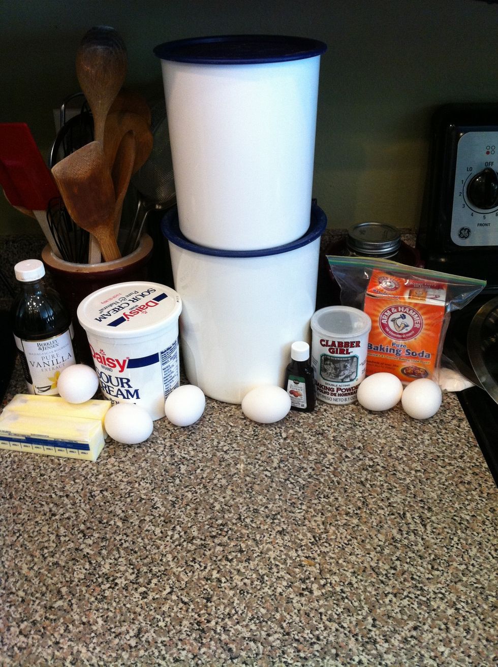 Here all the ingredients. The white tubs have flour and sugar in them. :)