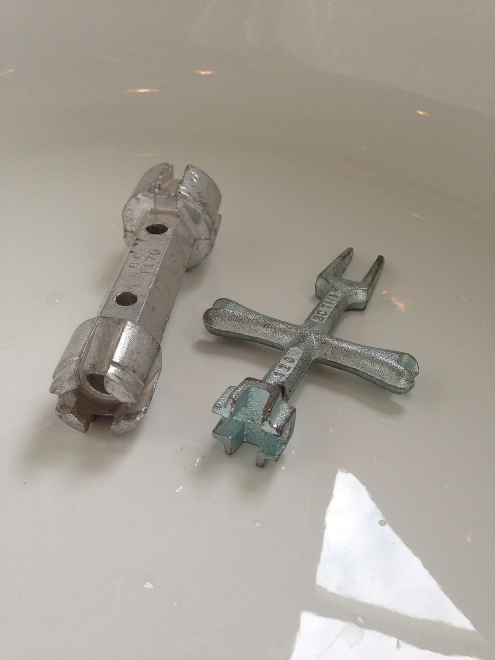How to replace a tub drain B+C Guides