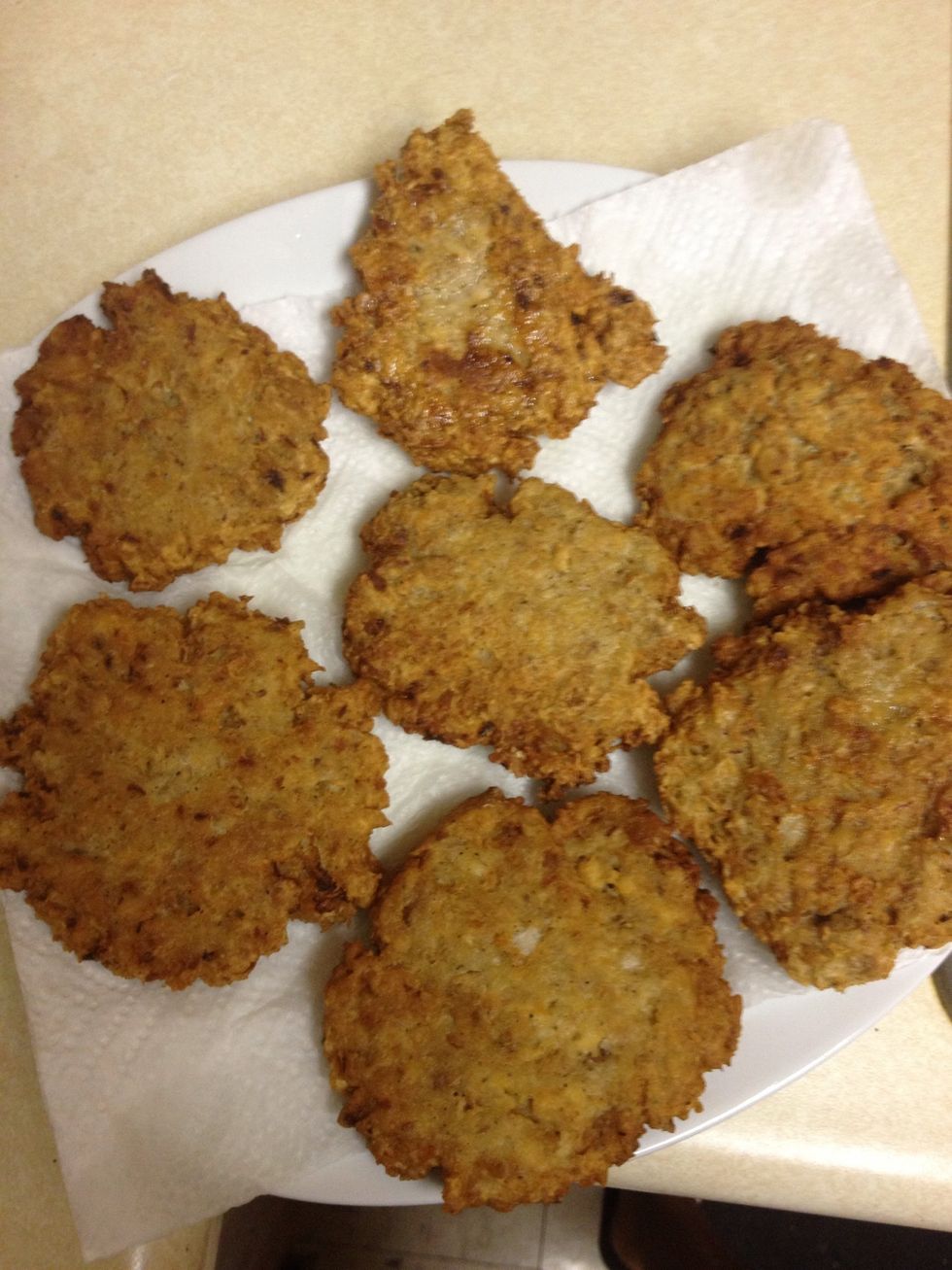 Here are mine after they're done. This recipe makes about 6-8 patties depending on how small or big you make them.