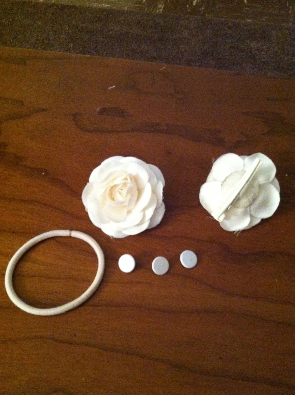 Here are my supplies. I had them laying around my room. Total cost for everything, under $5