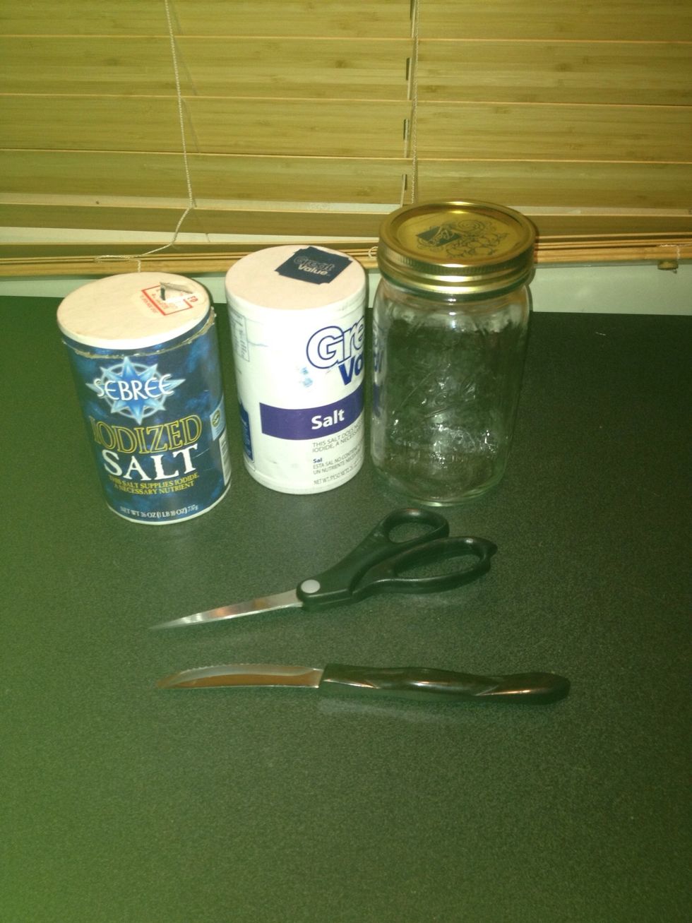 Here are the basic supplies you'll need. I had a new full box of salt and a mostly empty one, together they completely filled my jar.