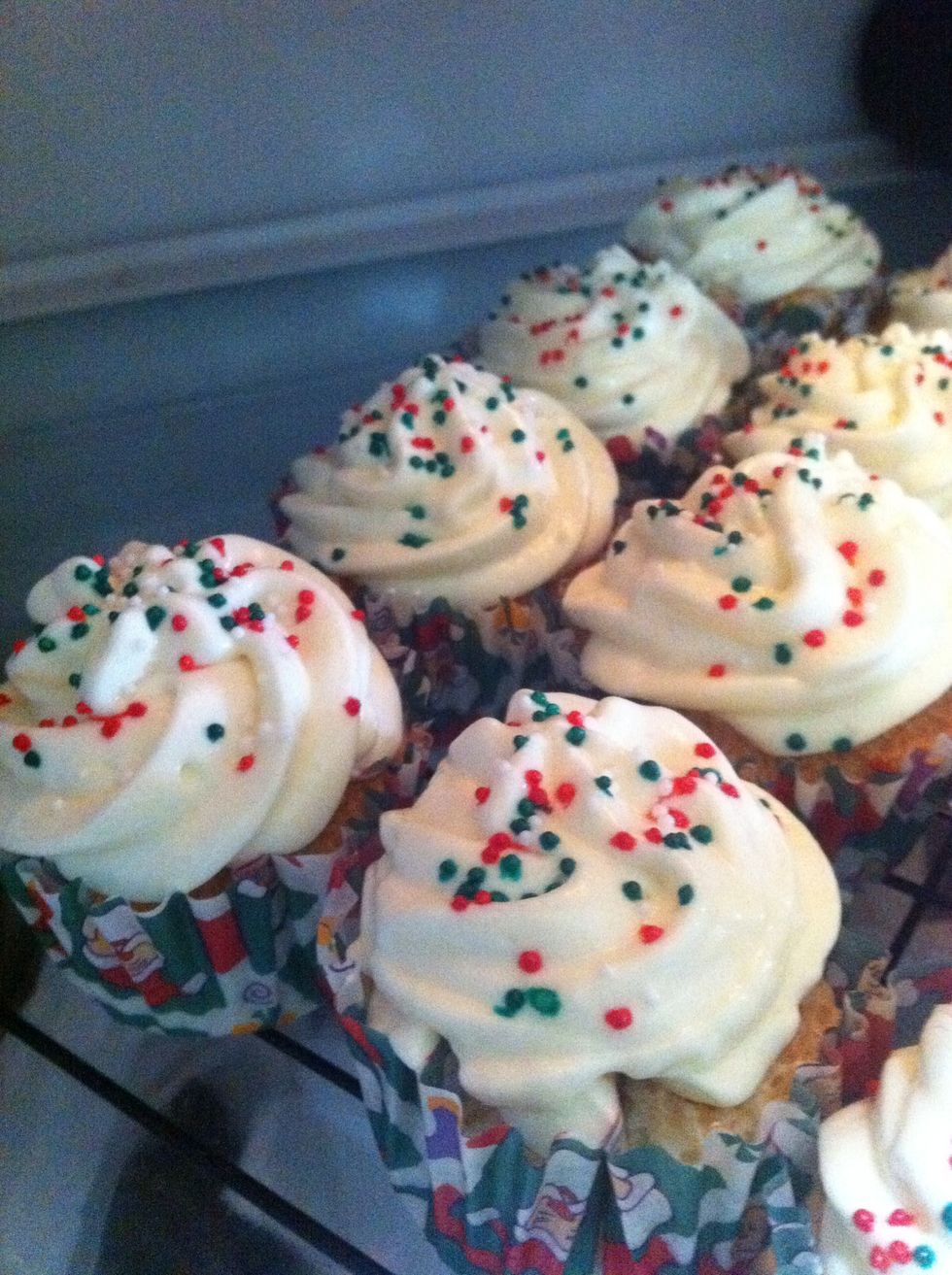 Here are the blueberry walnut angel food christmas cupcake goodies ready for your X-mas Parties!:)