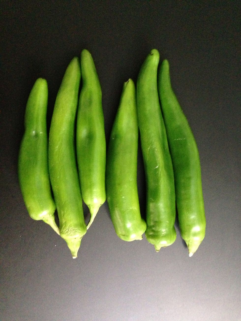 Here are the chillis I used. Don't know the exact name but I suppose it would work with any type of chilis. There are so many different kinds . In france, it is not an ingredient of everyday cooking.