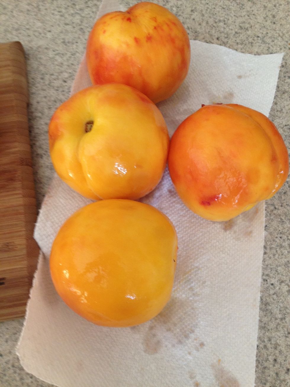 Here are the freshly skinned naked peaches.