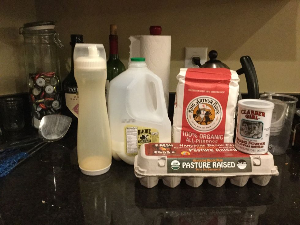 Here are the ingredients and the squeezey thing (the squeezey thing is not needed but it makes it a lot easier)
