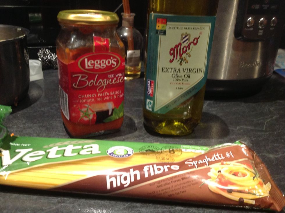 Here are the ingredients for pasta and sauce