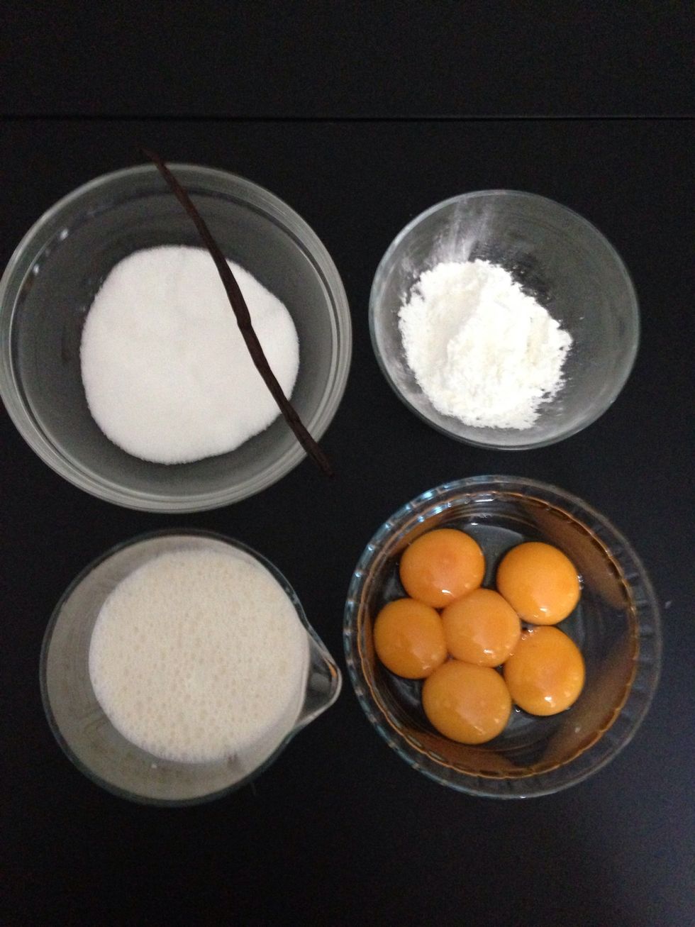 Here are the ingredients. I used 130 grams of sugar. personal taste.... 6 egg yolks 1/2 litre milk, 50 grams of corn flour. And one vanilla bean.