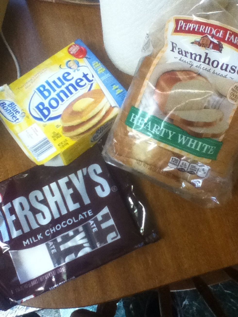 Here are the ingredients, you can basically use any type of bread, butter/margerine, or chocolate. This is what I have available