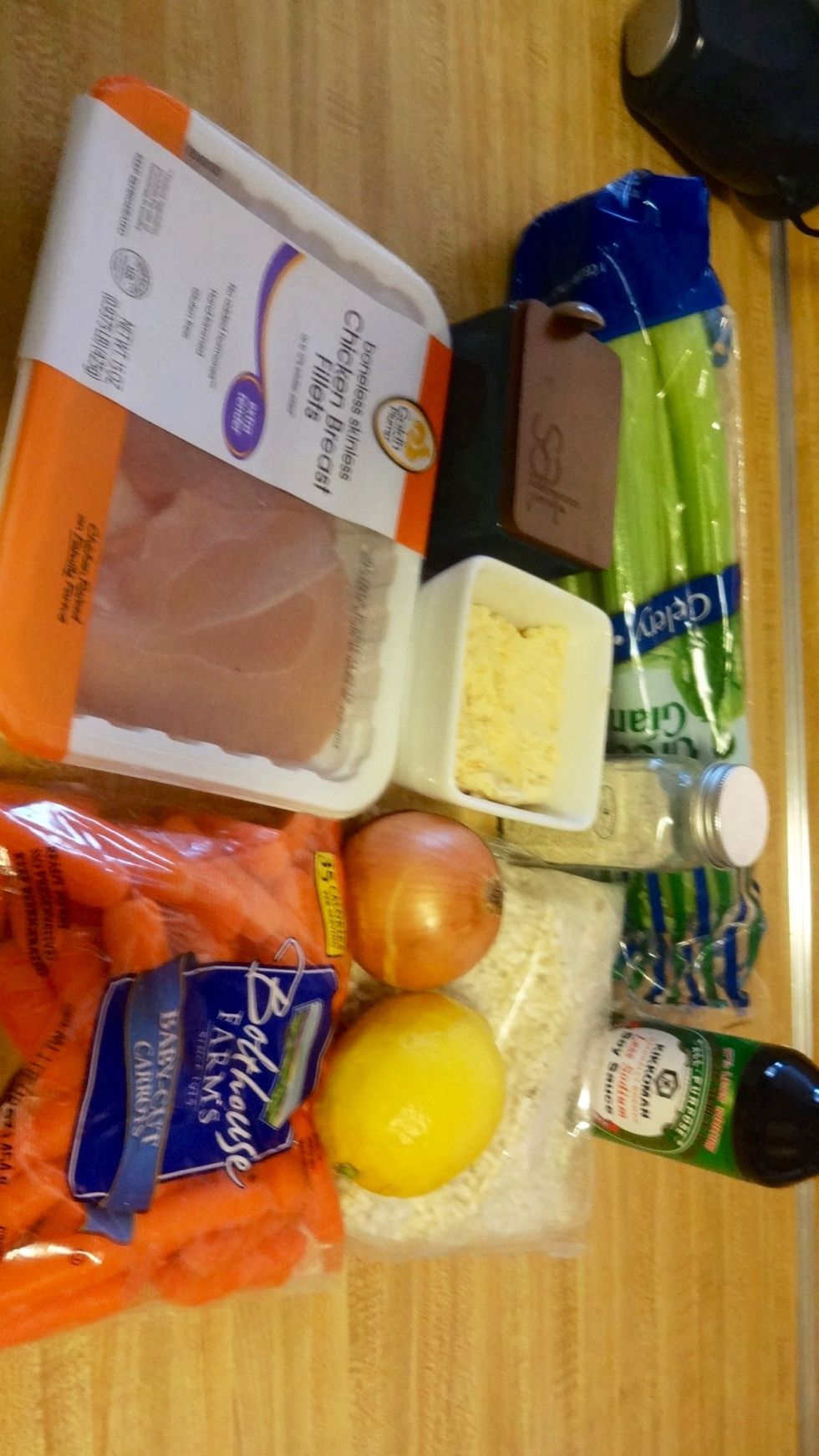 Here are the main ingredients for the rice, along with the eggs and peanut oil(listed in ingredients).