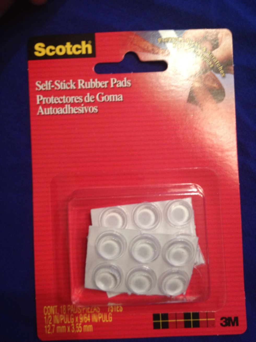 Here are the rubber pads to support the lightbulb.