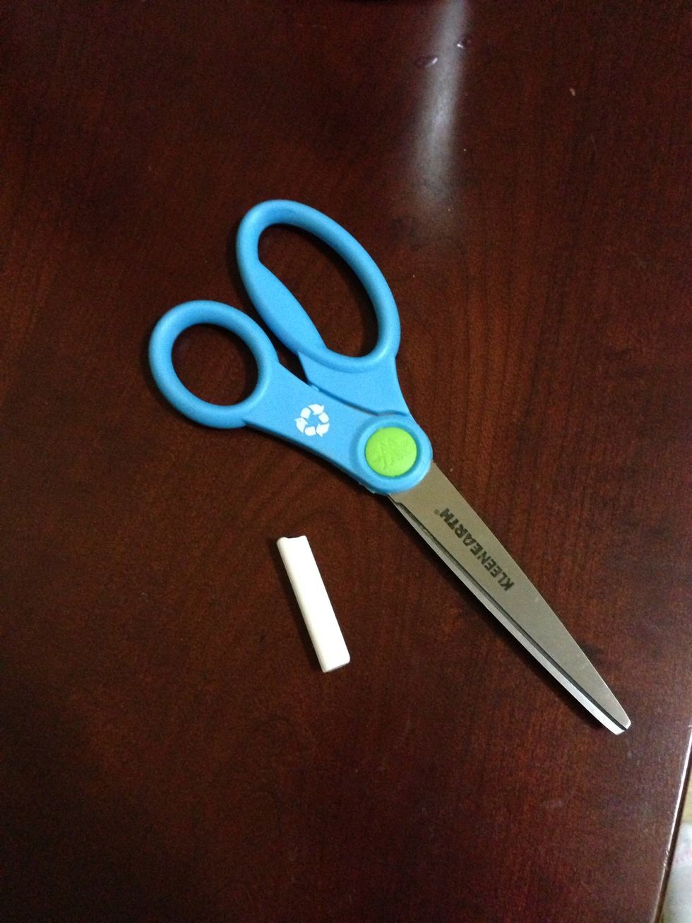 Here are the supplies- chalk+scissors+any old T-shirt. \ud83d\udc55