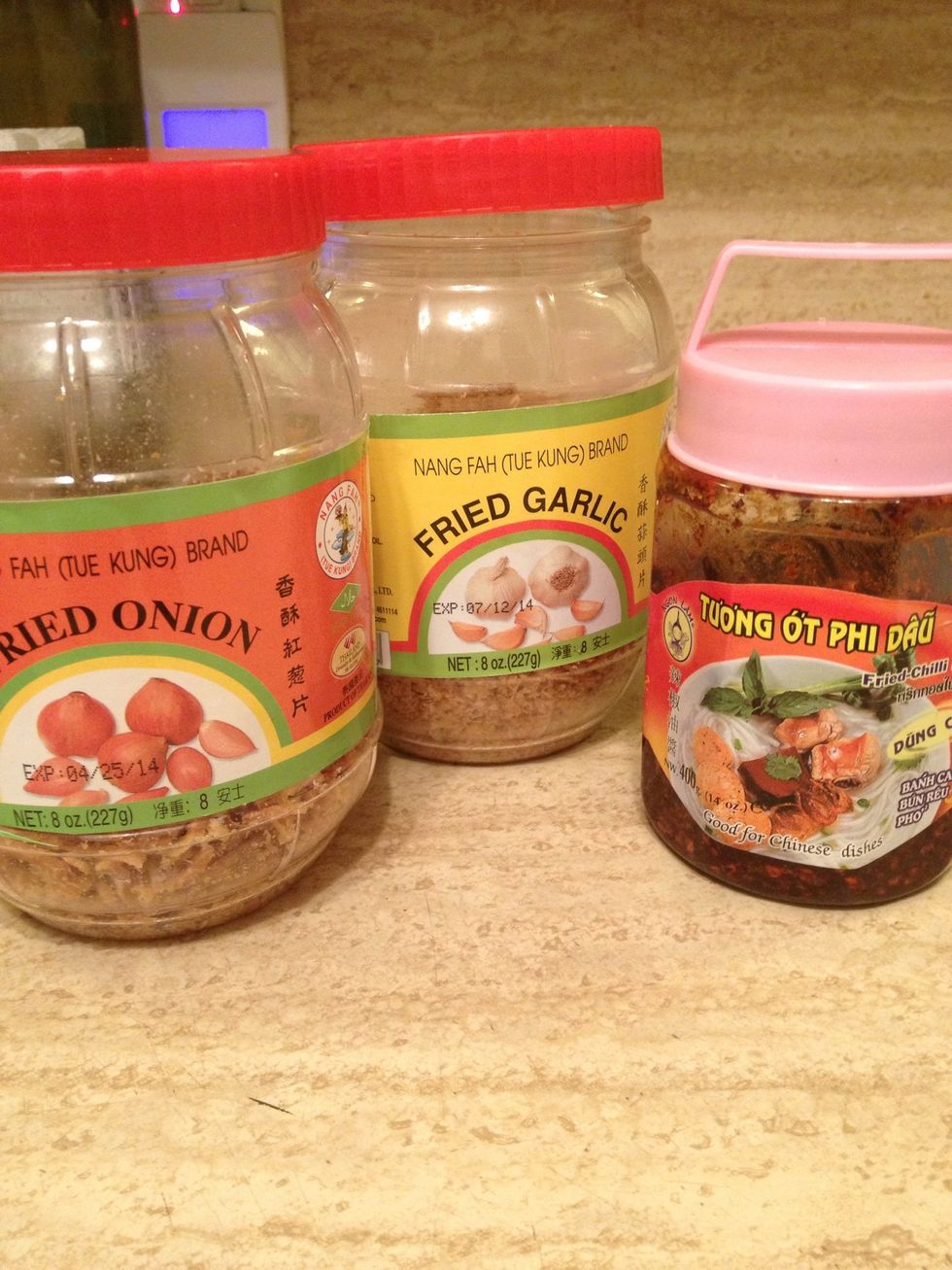 Here are the typical toppings for your chicken noodle soup (fried shallots, fried garlic, fried chili paste/oil).