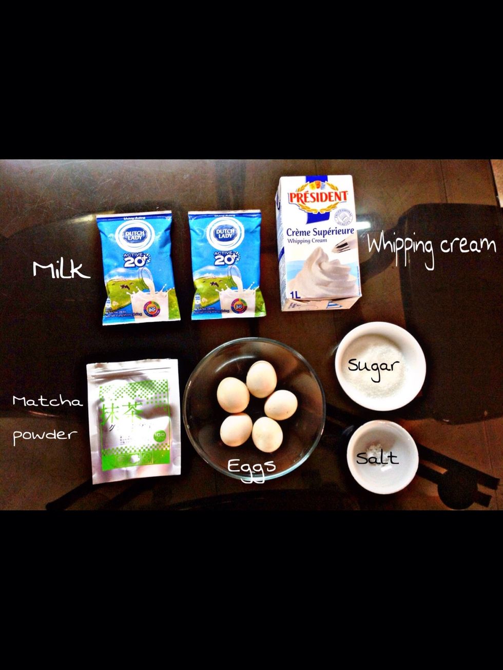 Here are what you'll need, the recipe requires 4 large egg yolks, since I only have small eggs in my house, I'll use 5 small eggs instead (2 small eggs = 1,5 large eggs).