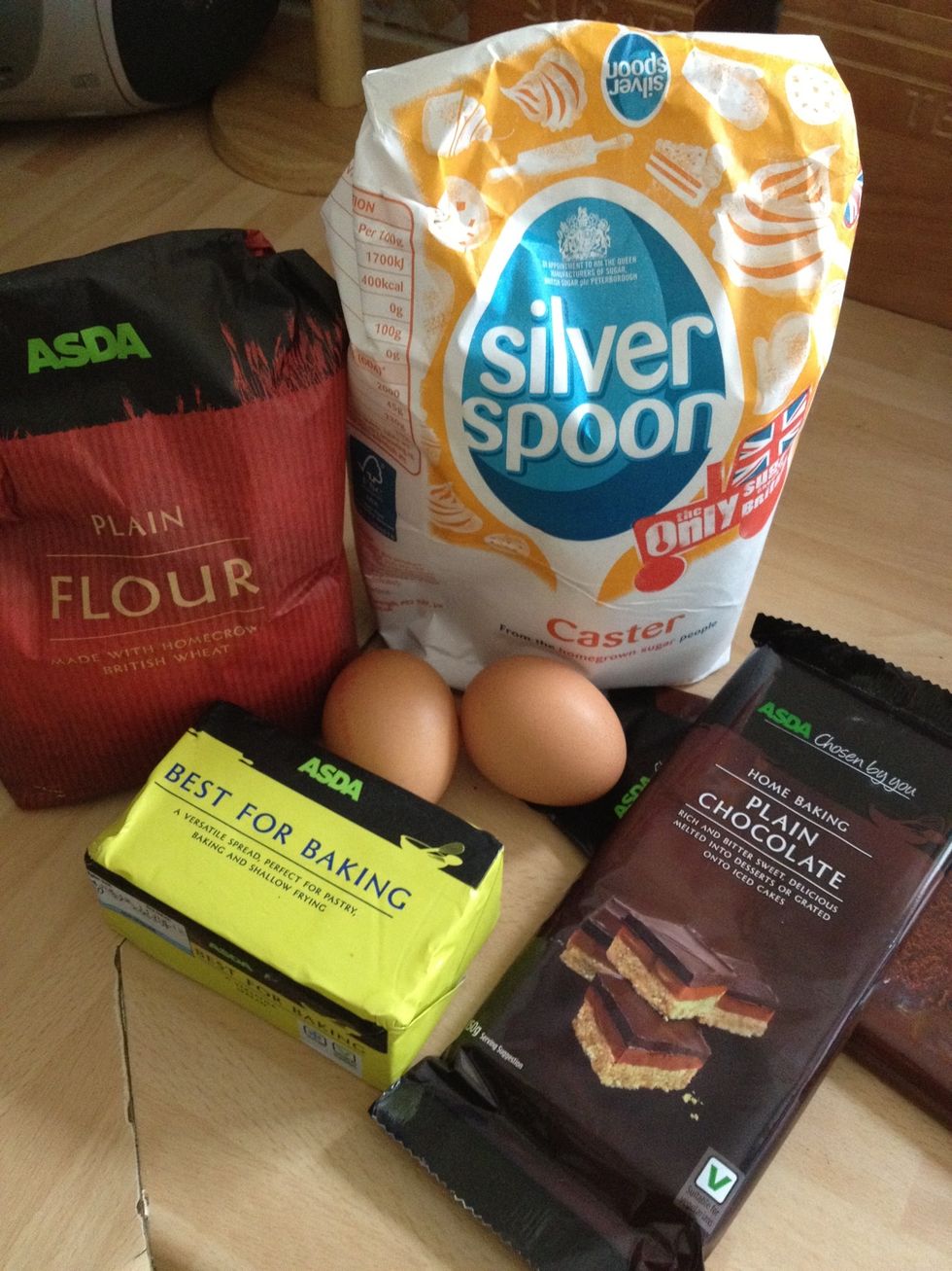 Here are your ingredients, you actually need 6 eggs lol. Check my supplies for quantities.