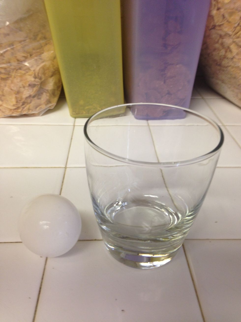 Here are your needed supplies! 1 egg, 1 cup.