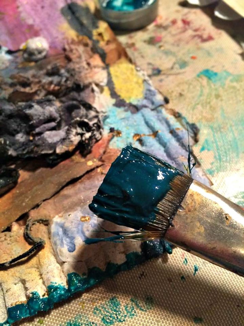 Here I am using Art Anthology Velvet in Veridian just along the edges of the corrugated cardboard. Giving it a frame so to speak. I used a good amount and I love how it framed the piece