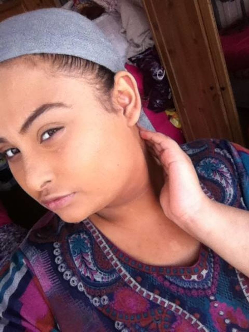 Here i have applied my concealer (w7 and natural collection ) and foundation,Make sure you don't rub your foundation apply usingstipping brush for a flawless look (All products in the supply section )