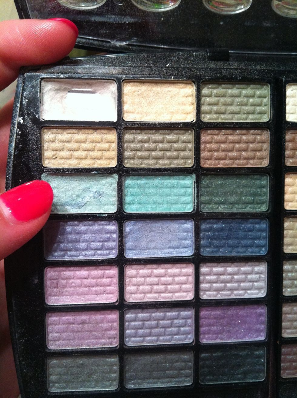 Here I'm using a very light sea-foam green color. This or light blue will work.