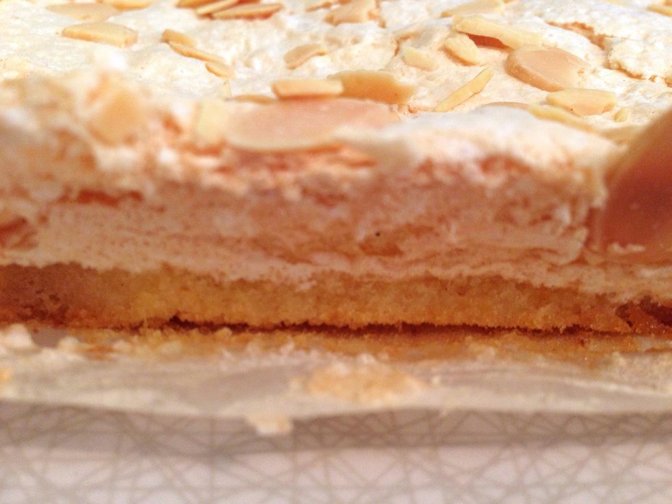 Here is a close-up on the bottom sponge cake layer with the meringue layer on top. Let cool.