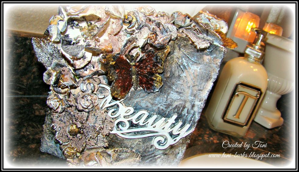 Here is a closeup of the butterfly. Unfortuntely the camera did not pick up the gorgeous sparkle that these paints provide.