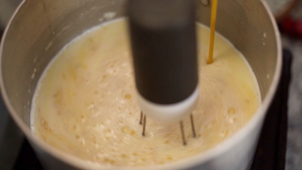 Here is an auto stirrer which failed epically. It vibrates while spinning around. No a well thought out invention. Watch the YouTube video for what goes wrong. Don't bother buying one.