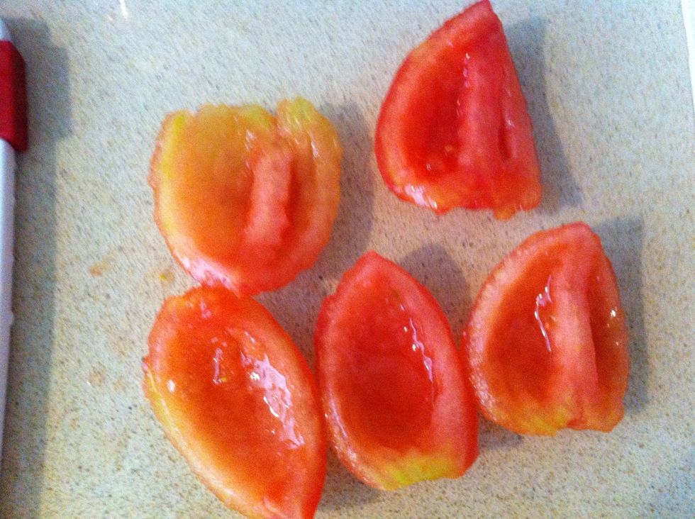 Here is how should tomato fillet look like
