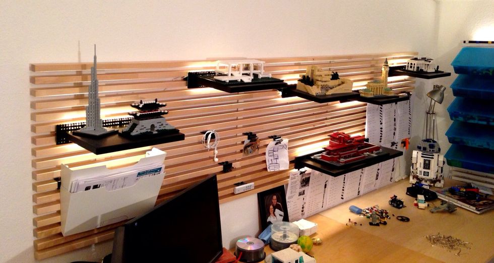 Here is how the whole desk looks like at the moment. Tap on it to see the whole widescreen picture. You can add more or less binder clips depending on how many you need