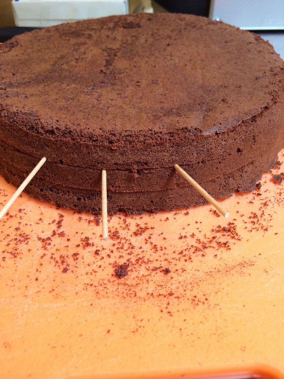 Here is the cake that I will cut into 3 layers as above