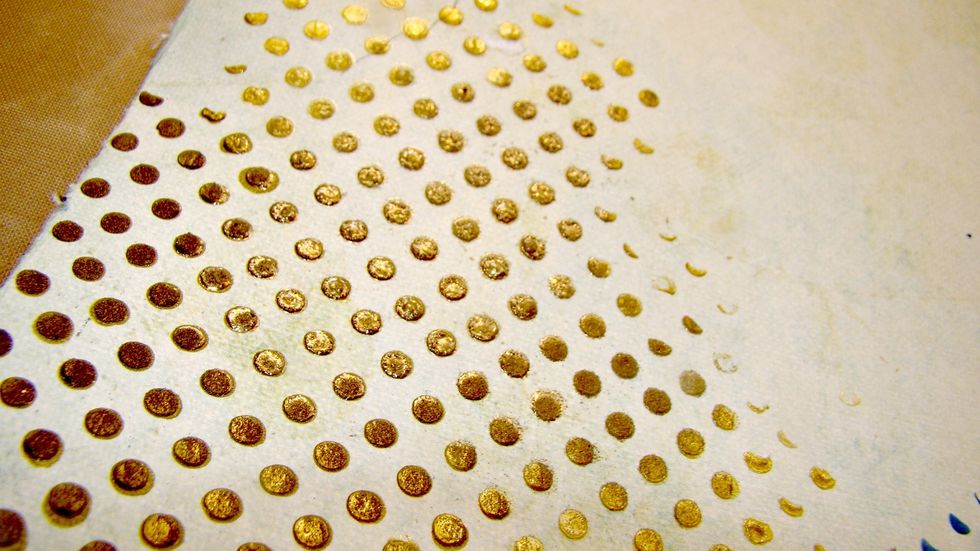 Here is the effect of the embossing powders over the paint... Pretty right ?