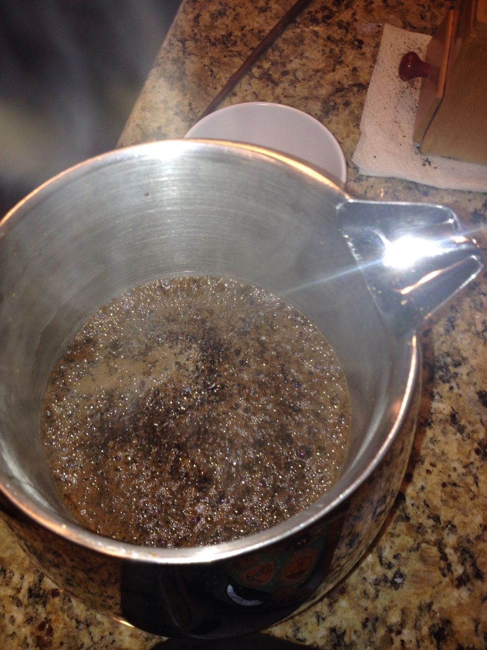 Here is the half full press with coffee beginning to bloom.