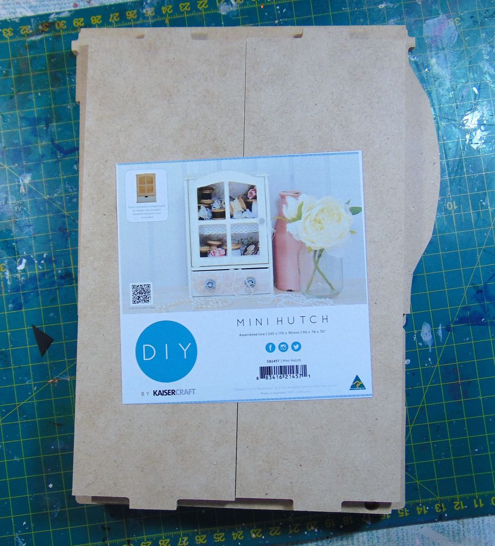 Here is the Kaisercraft Mini Hutch from the Swirlydoos January Project Kit Add on. Now to assemble it!