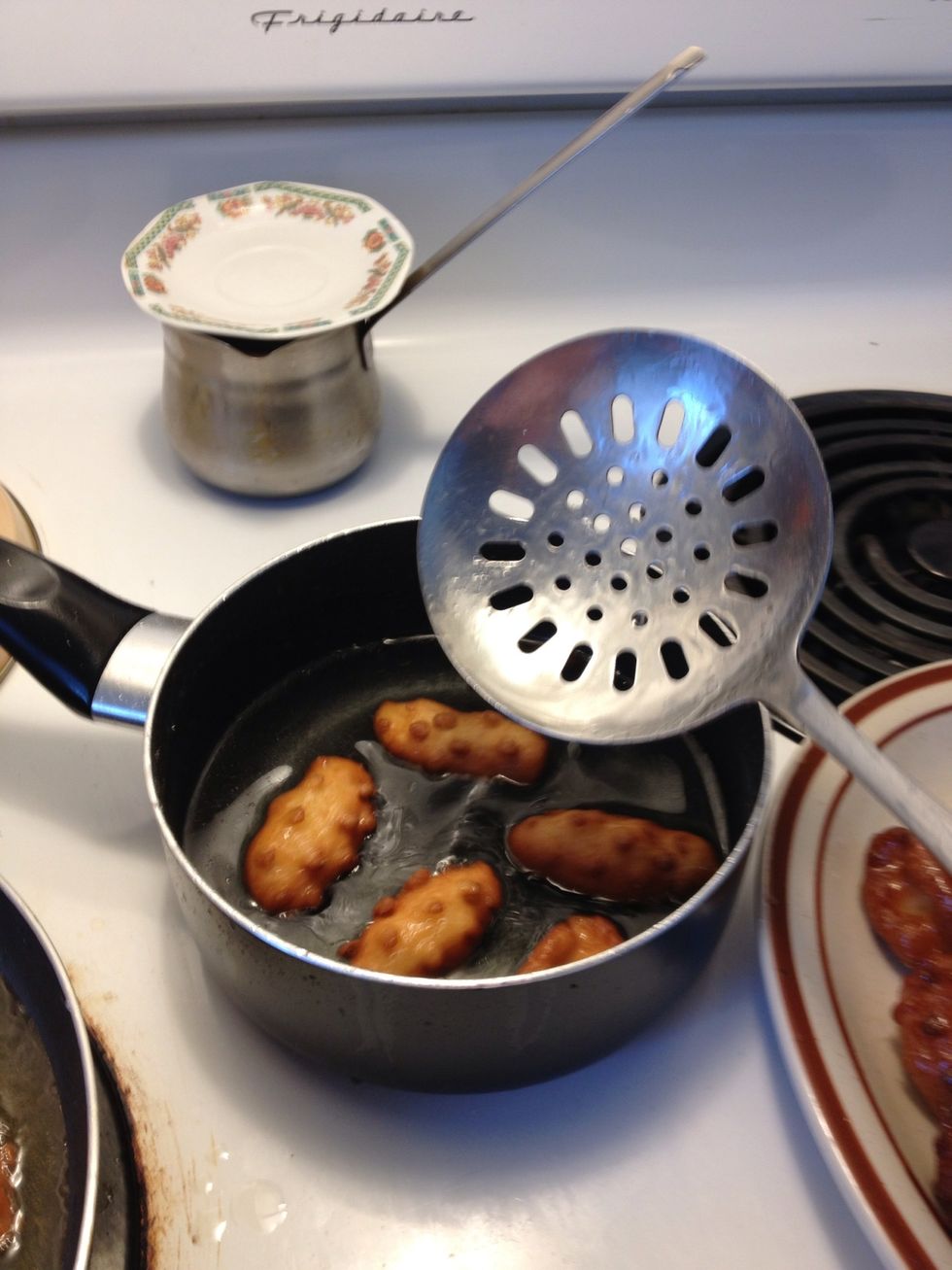 Here is the syrp (\u0634\u0631\u0628\u0627\u062a \u0623\u0648 \u0634\u064a\u0631\u0629) it made from 2 cup of suger and one cup water and one ts lemon juic let it boil for 8 min