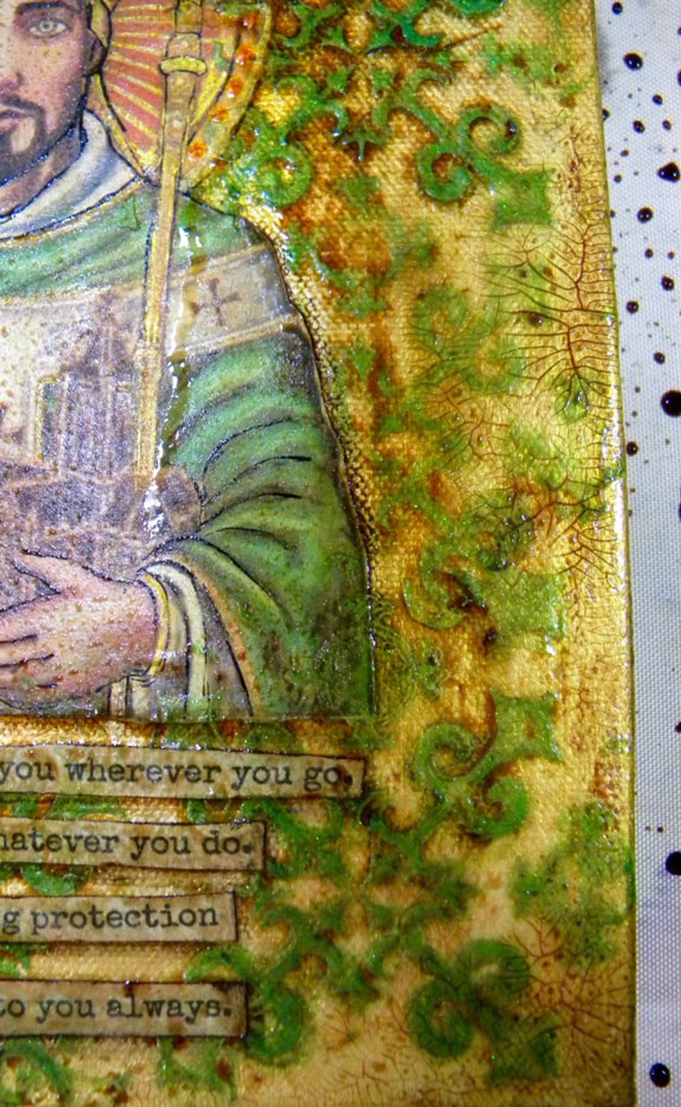 Here is what the cracks look like. Aren't they cool! Wipe away any excess spray.