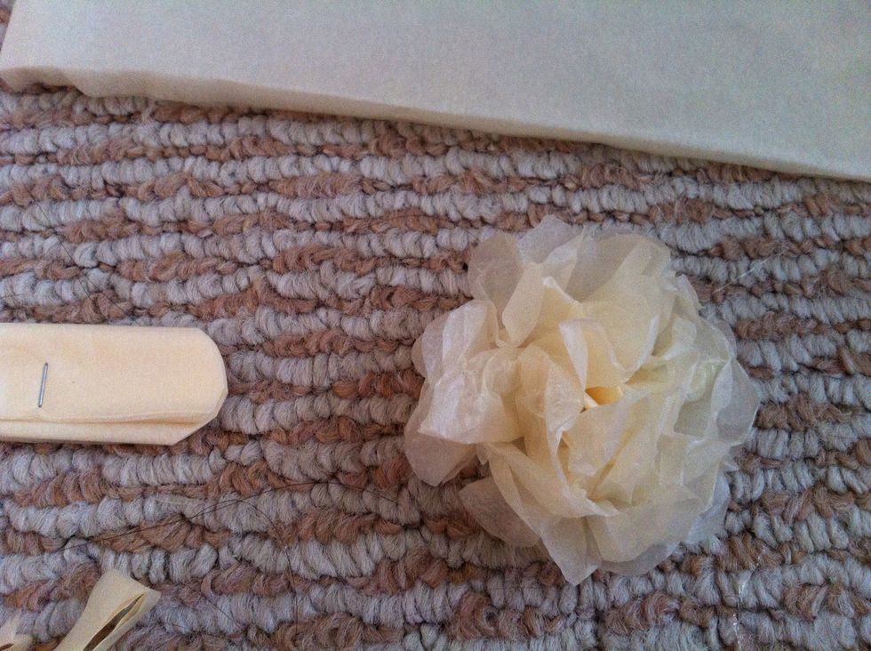 Here it is! A pretty flower!!;) make as much as it can cover the lid of the box. And the glue them onto the lid!;)