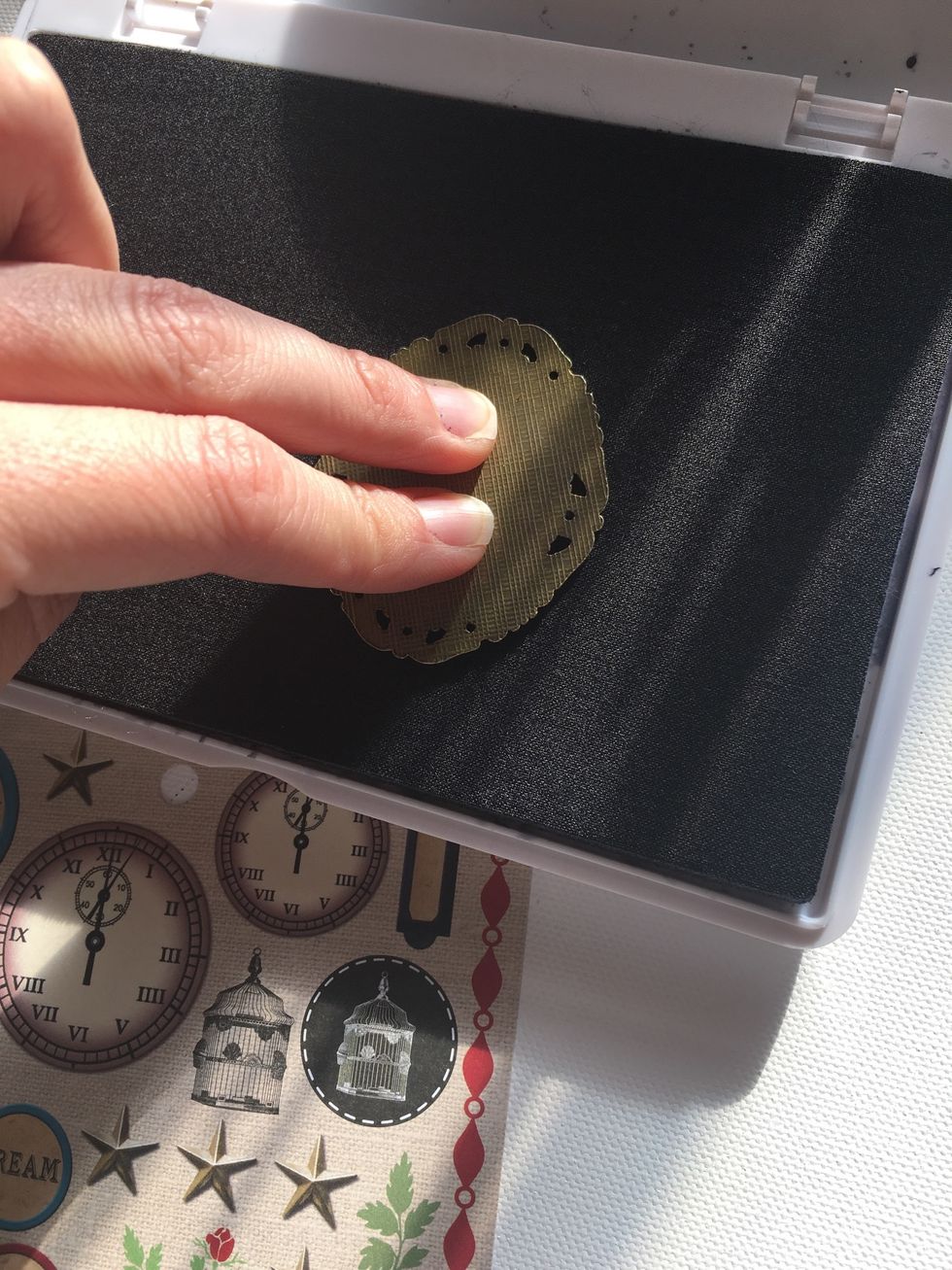 Here's a tip to make things easier...take your cameo frame and ink it using a dark ink.