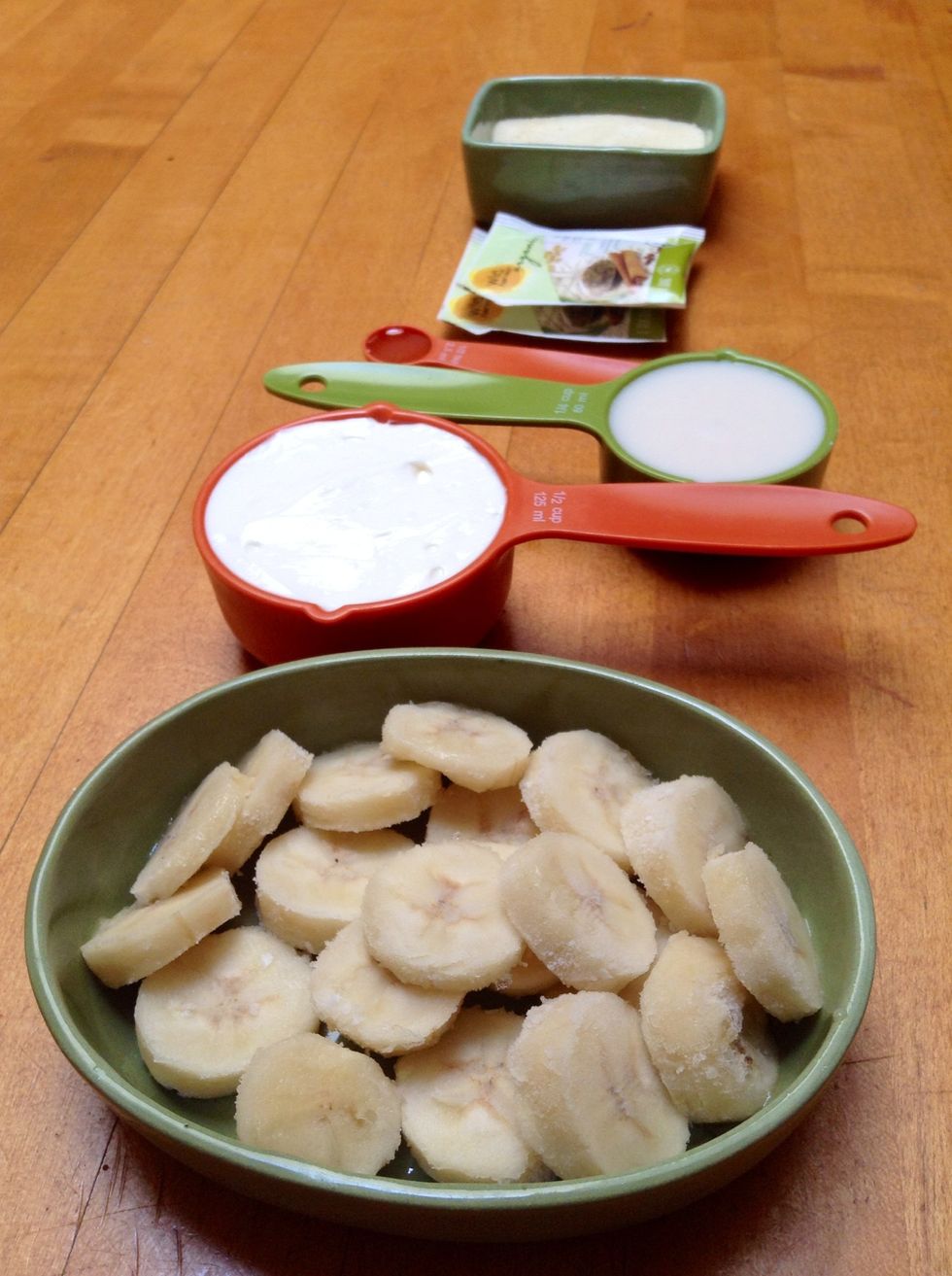 Here's all of the supplies! The honey and the protein powder are optional, use them if you like a sweeter taste and added protein \ud83c\udf3a