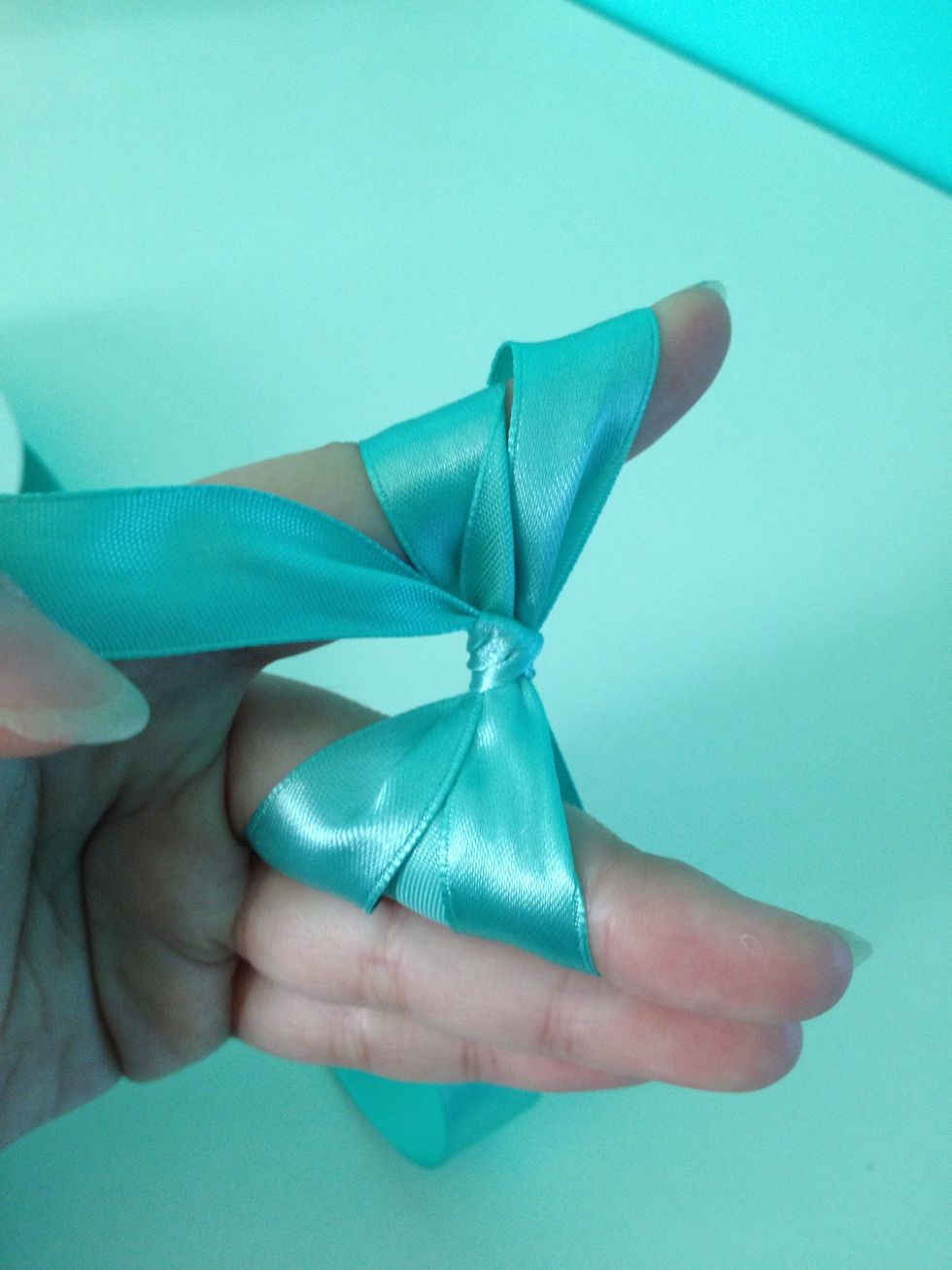 Here's an additional pic. If you don't knot it tightly, it will fall apart when you loosen your fingers. Go ahead and loosen your fingers, VERY carefully.
