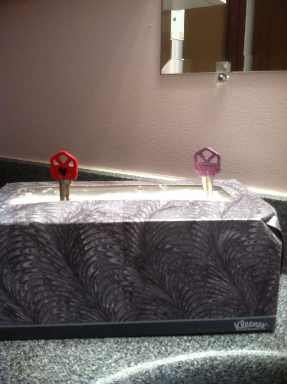 Here's both my keys drying in the Kleenex. Make sure you press slowly on the plastic or else the keys will not stay upright.