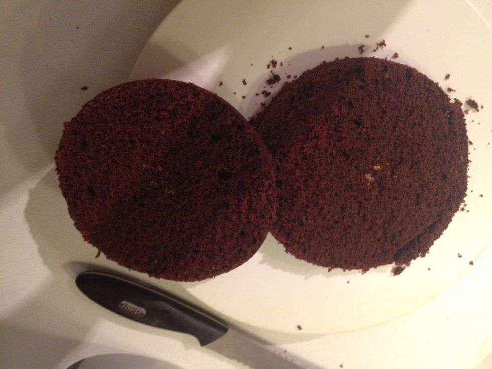 Here's hoe the cake inside should look like. Nice airy bubbly crumbly. Tip \ud83d\udca1use the bottom part as the top, it's nice and even.
