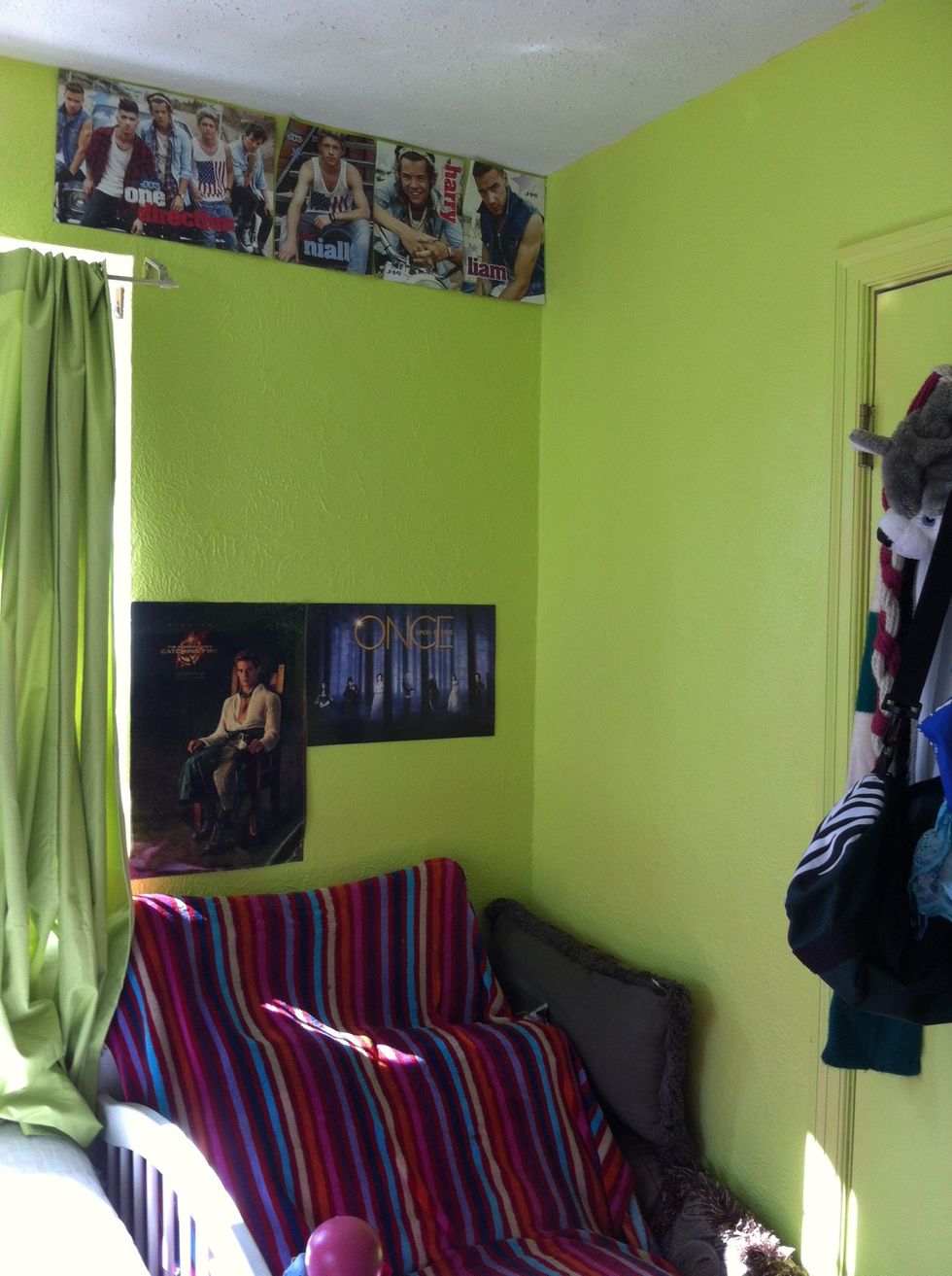 Here's my very sad poster wall. Again, I have plaster walls and typically EVERYTHING falls down. These managed to stay in place, though. I really need to add more posters brb.