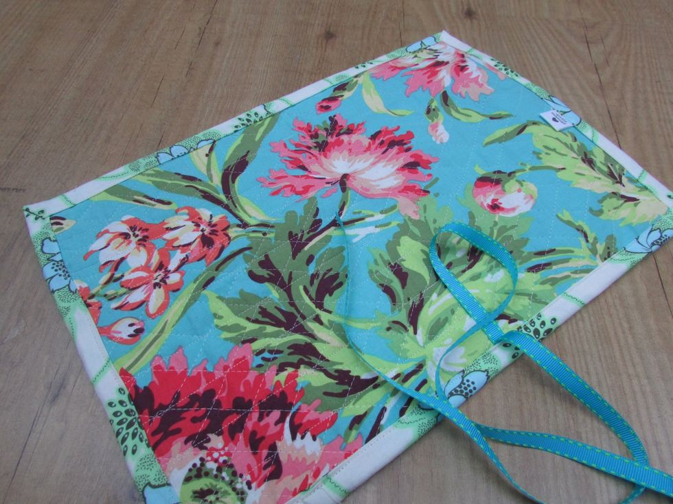 Here's the contrasting outer fabric. I used pre-quilted fabric, but you can also quilt your own, if so inclined.