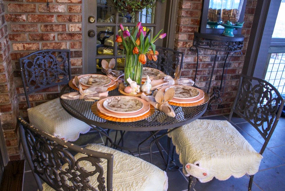 Here's the Easter Table Setting