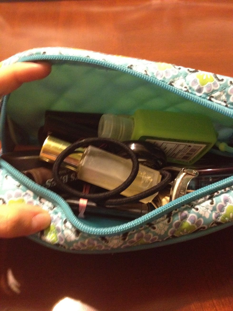 Here's the inside, it looks like a lot but it's everything you'll need for touch-ups throughout the day or doing a complete makeup look on the go.