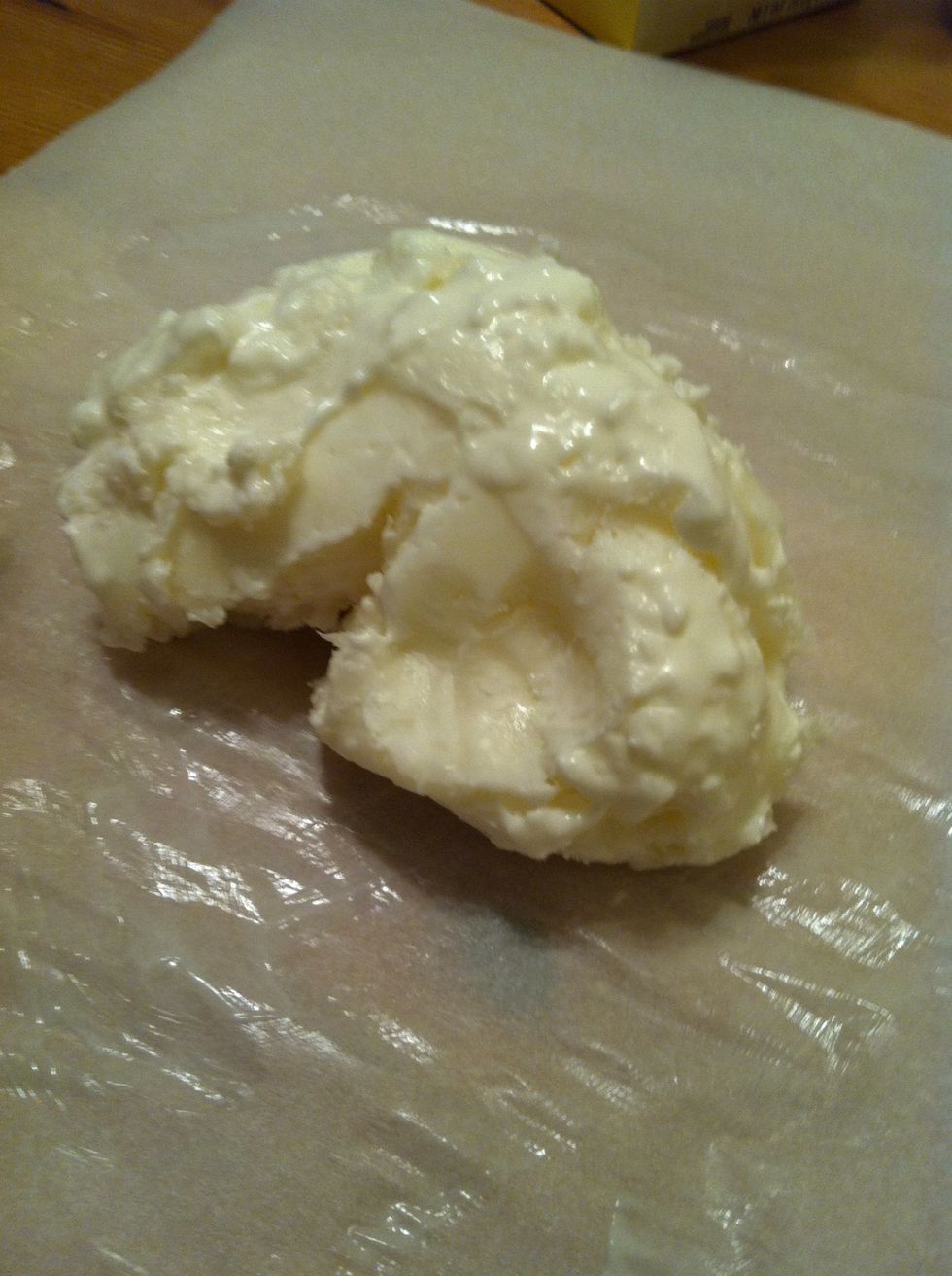 Here's the messed up one. It's a little too dry. They look the same except this one is dryer. You want wet mashed potatoes. It'll come together when you stir it. Let it cool about 3 minutes.