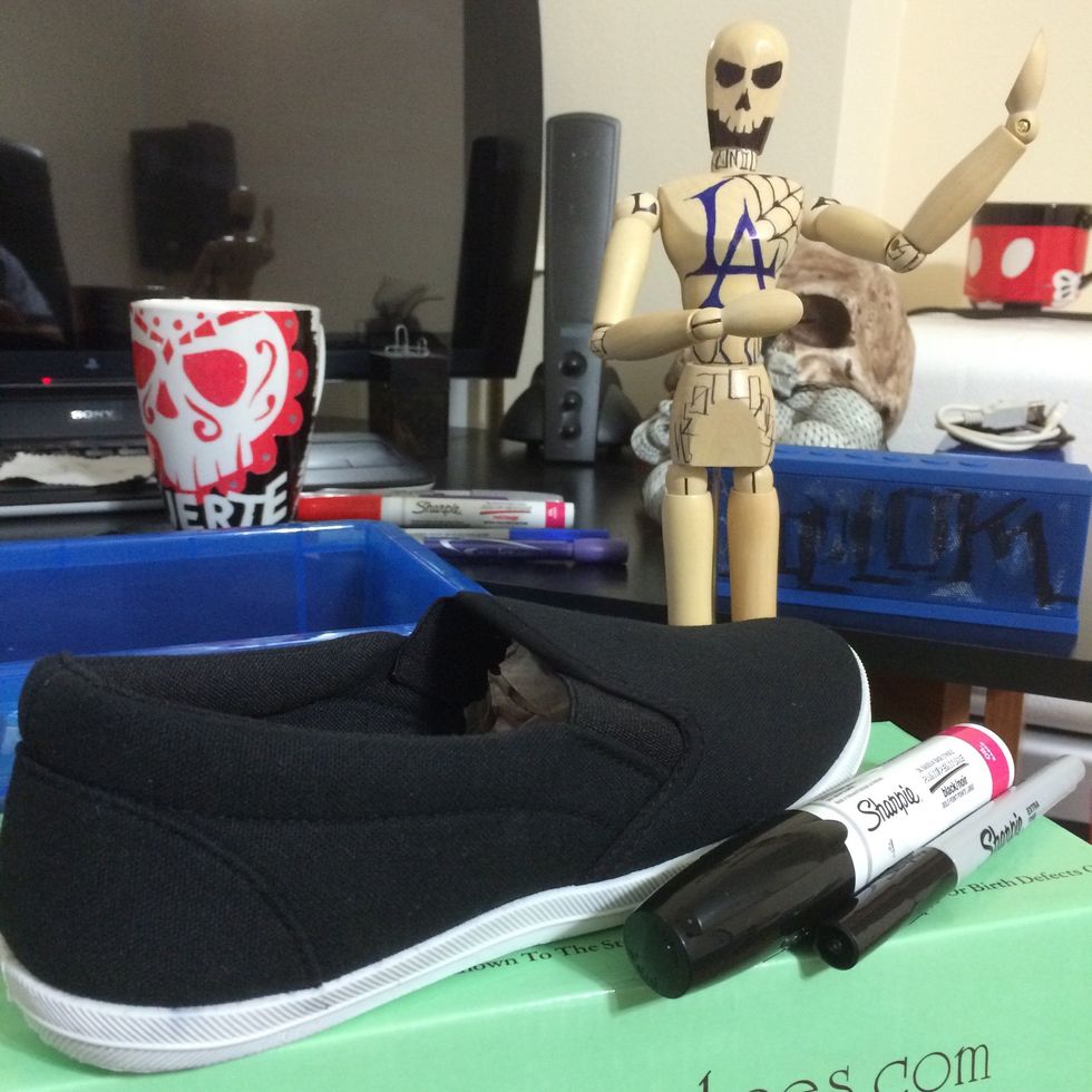 How to easily change the color of your tennis shoes soles B+C Guides